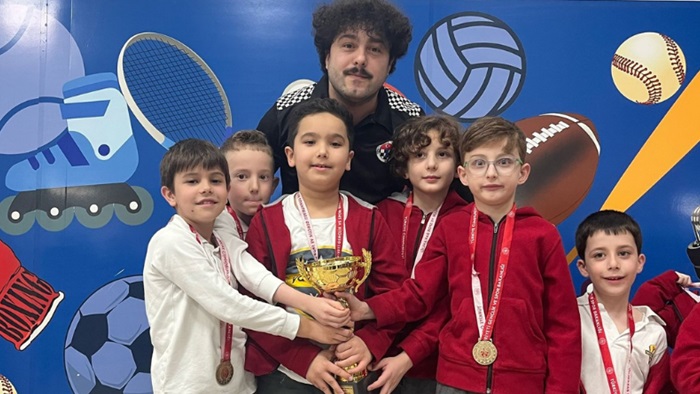 MİNİKLER SATRANÇ MÜSABAKALARINDA ŞAMPİYON YAVUZ KOLEJ