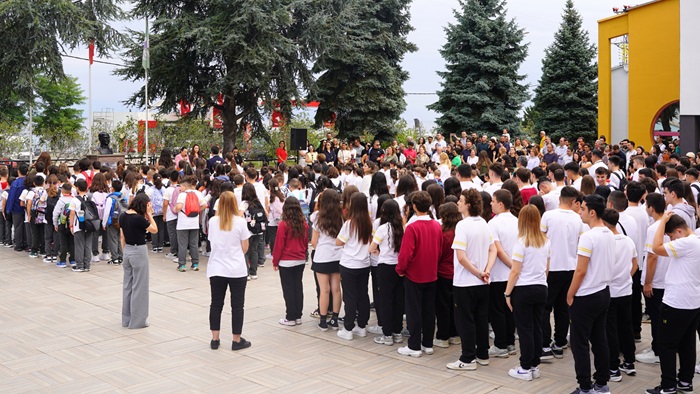 Yavuz Kolej’de 2025–2026 eğitim-öğretim yılı “Açılış Töreni” coşkuyla gerçekleştirildi.